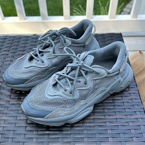 Boys Adidas ozweego size 5. Worn 3 times MAYBE